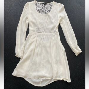 Very J Women’s White Strappy Cut Out Lace Back Round Neck Dress Size Medium